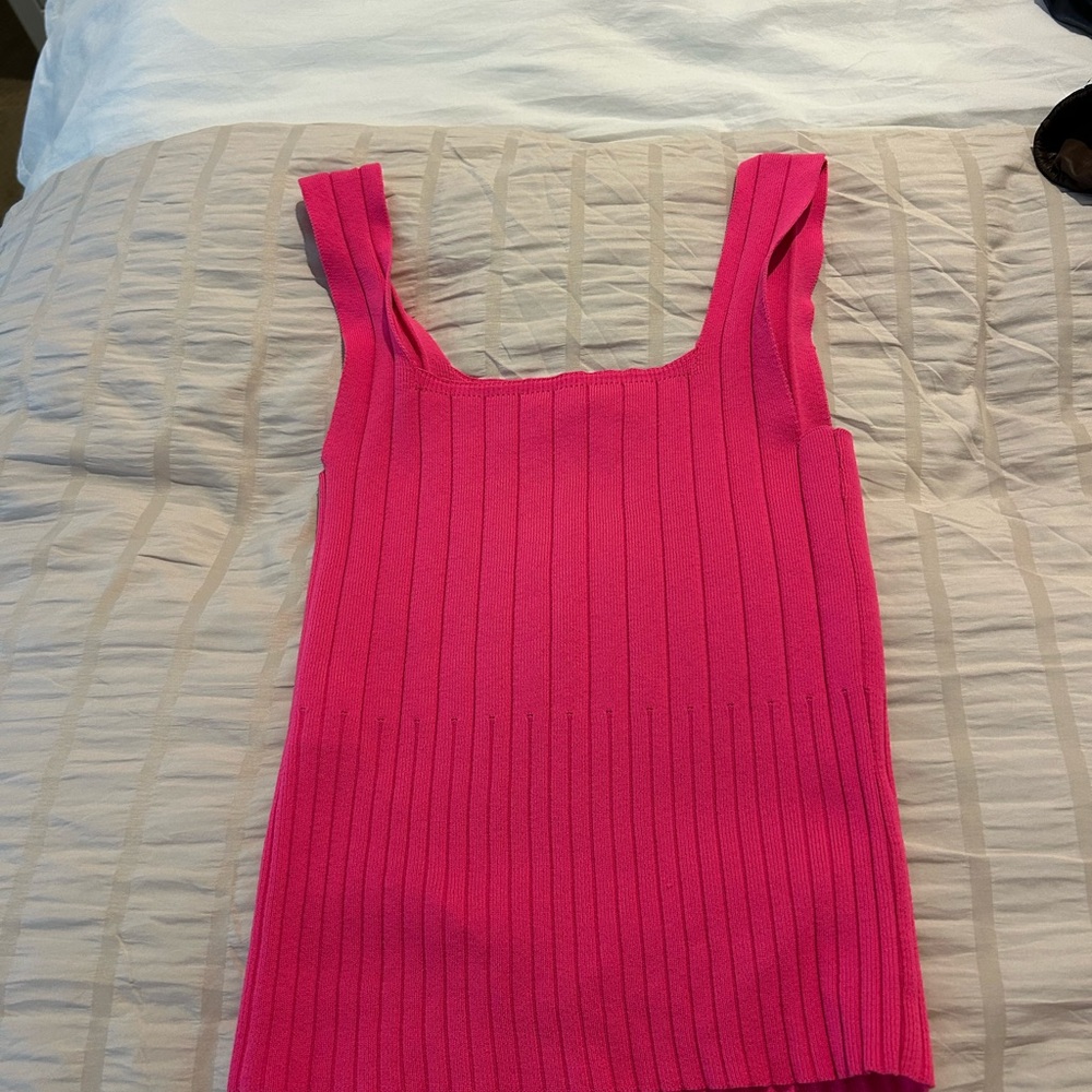 Women’s pink tank
